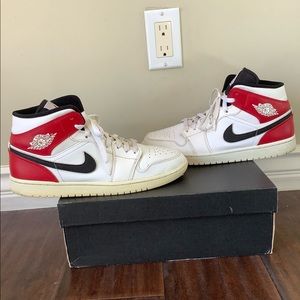 Jordan 1 Mid White Chicago